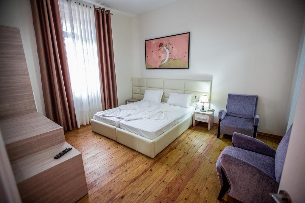Living Hotel تيرانا الغرفة الصورة